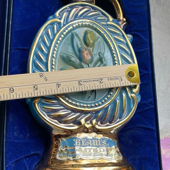 Jim Beam Whiskey Bottle Decanter 1973 Tulips design made from Regal China. In or - Picture 16 of 16